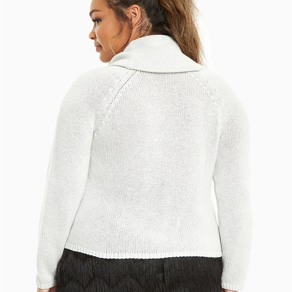 Torrid  COWL NECK SWEATER Size 2 (18/20) - Picture 2 of 3